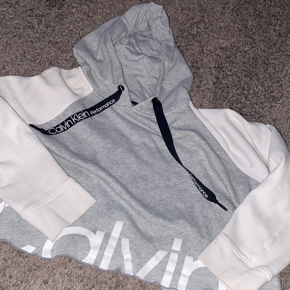 Cropped Calvin Klein sweatshirt